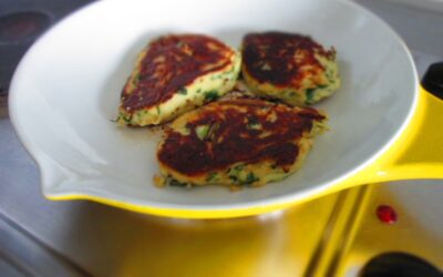 Grønne fiskefrikadeller med sommerslaw