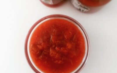 Hjemmelavet jordbÃ¦r og rabarber marmelade